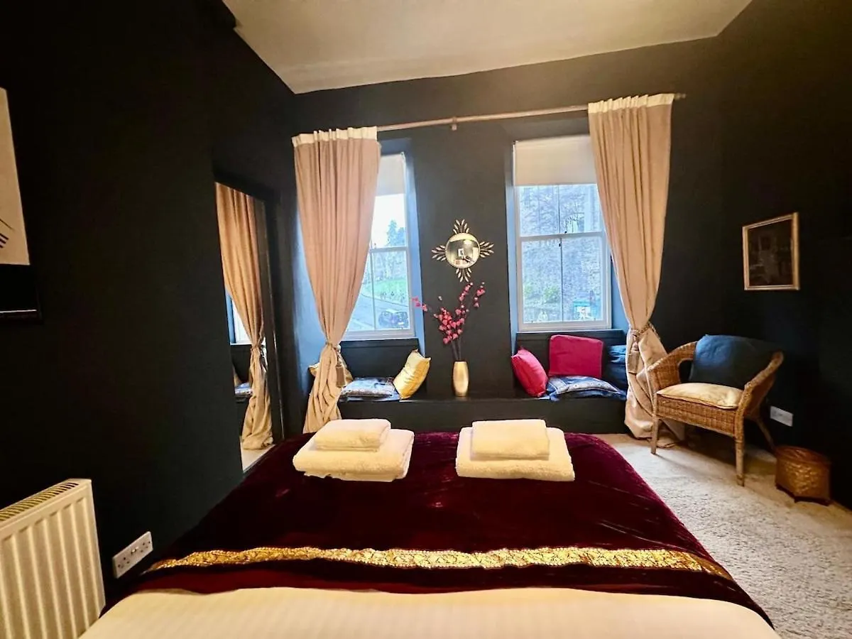 Апартаменты Unique Cozy Nest For 2, Old Town Эдинбург 0*,  Великобритания