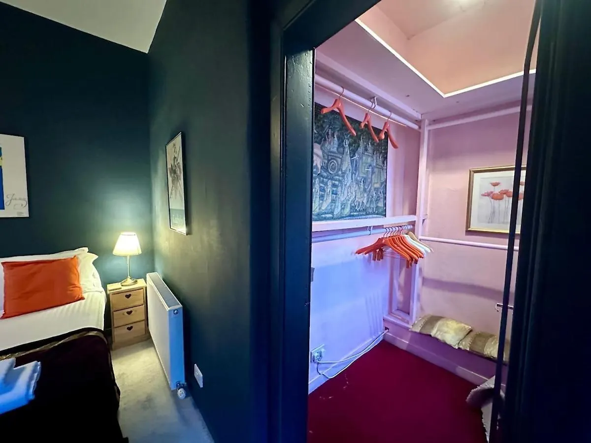 Апартаменты Unique Cozy Nest For 2, Old Town Эдинбург