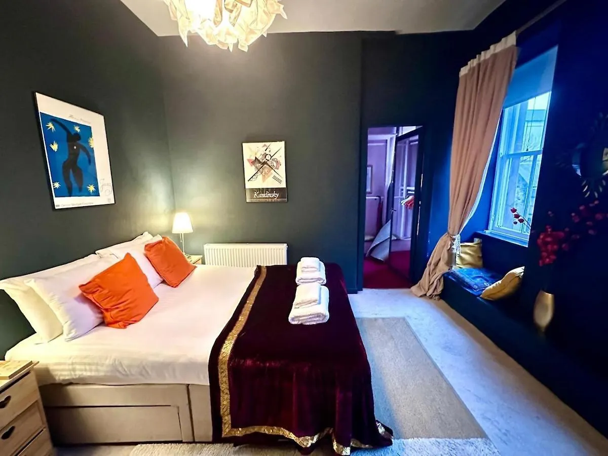 Апартаменты Unique Cozy Nest For 2, Old Town Эдинбург