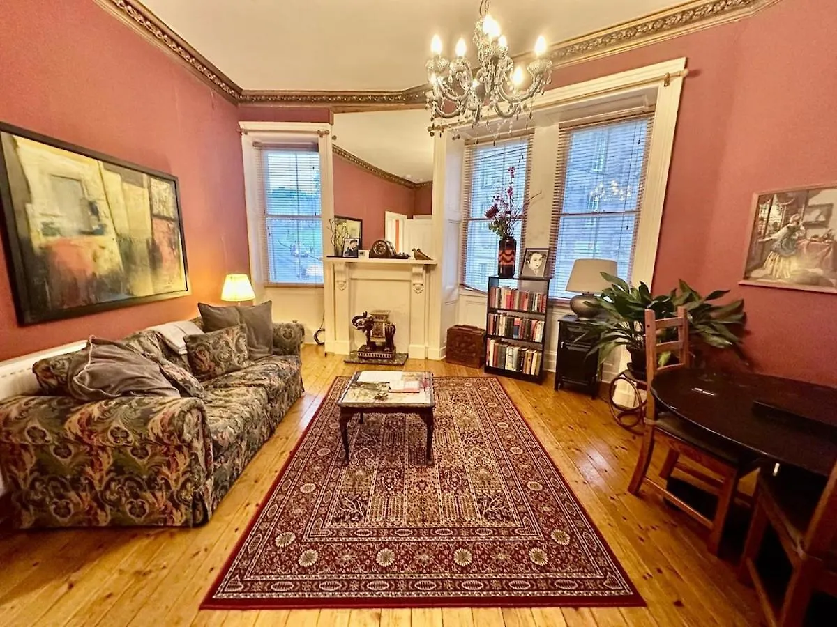 Апартаменты Unique Cozy Nest For 2, Old Town Эдинбург Великобритания