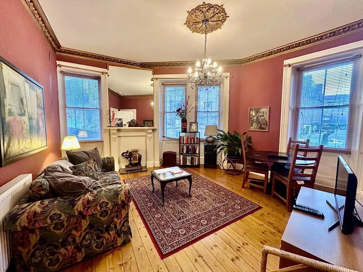 Контакты Unique Cozy Nest For 2, Old Town